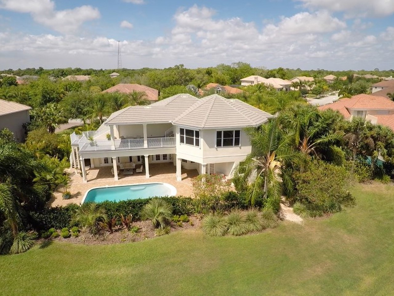 1003 Balmoral Way