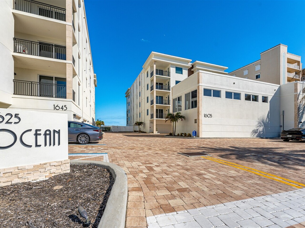 1625 N Highway A1A 202
