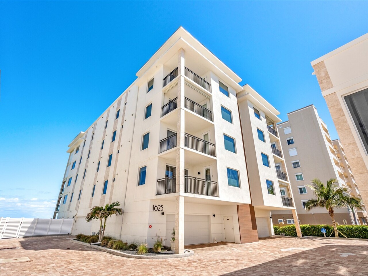 1625 N Highway A1A 202