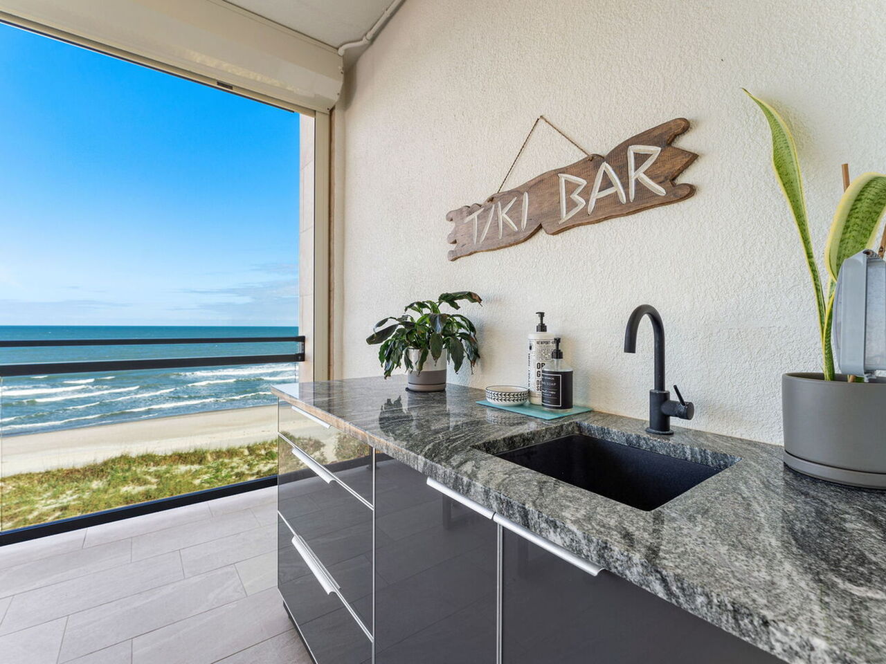 1625 N Highway A1A 401
