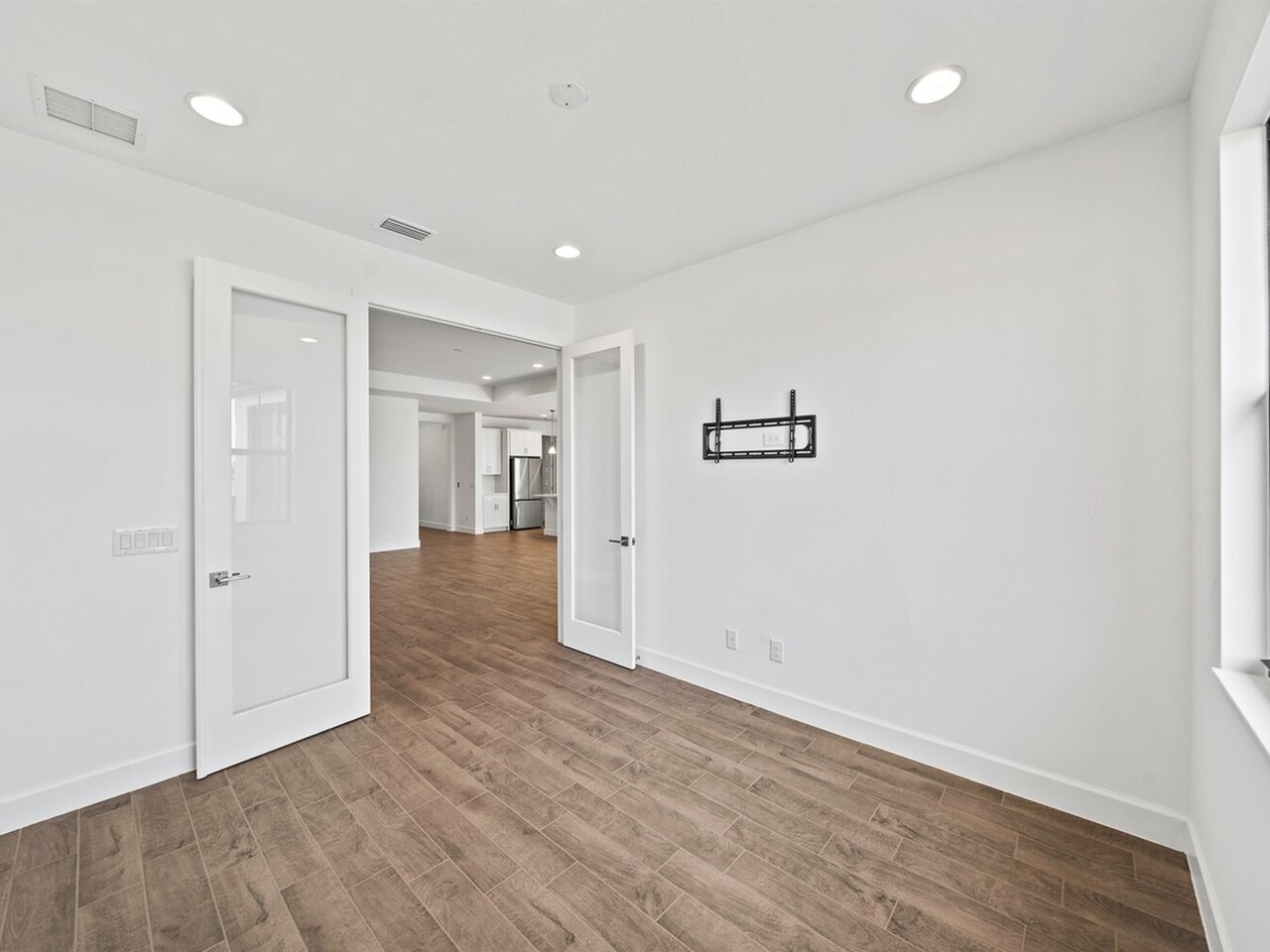 2226 Kamin Drive