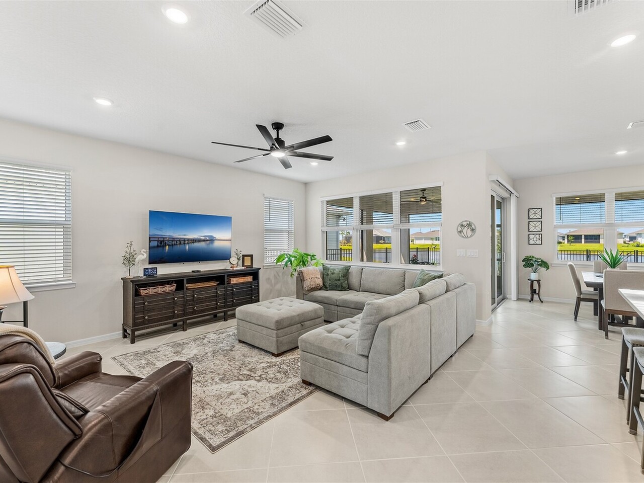 3582 Coastline Lane