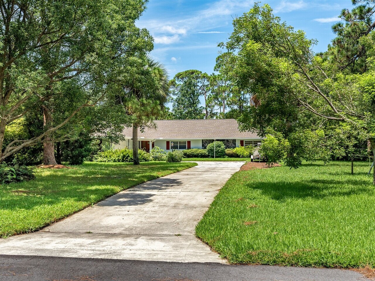 600 Fernwood Dr.