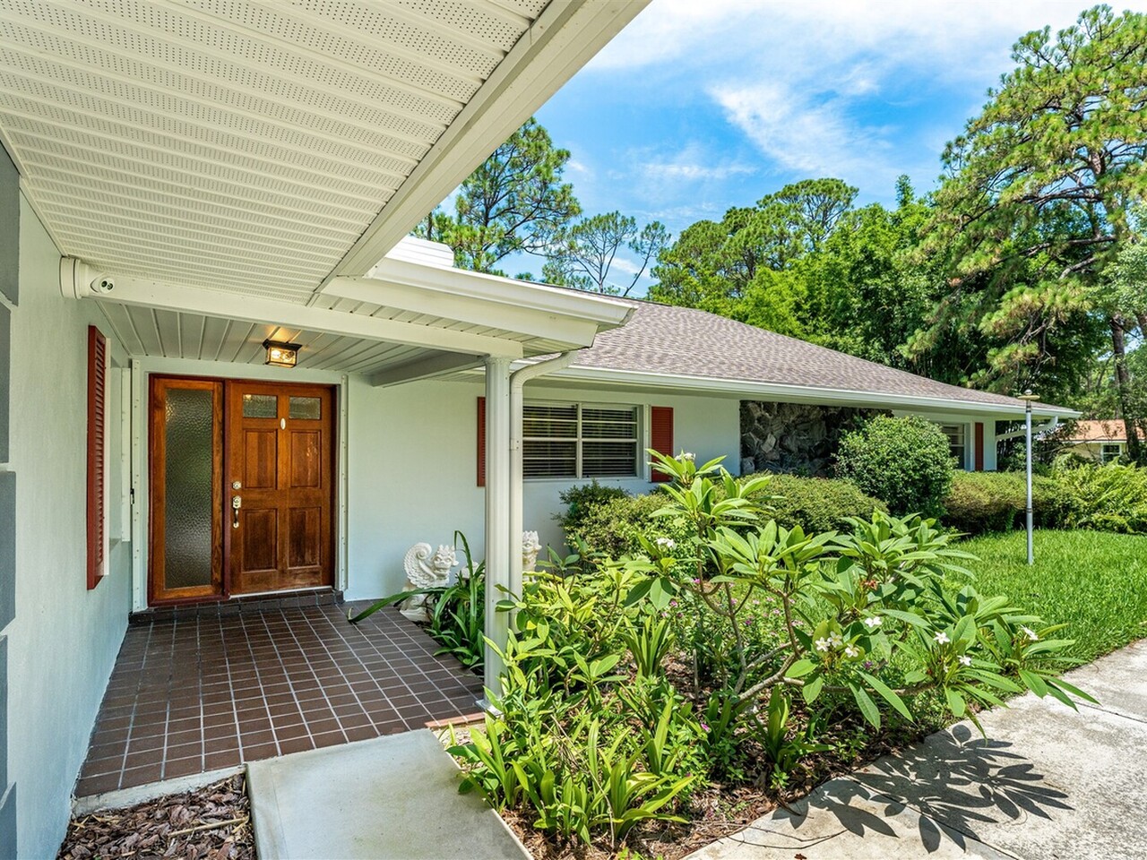 600 Fernwood Dr.