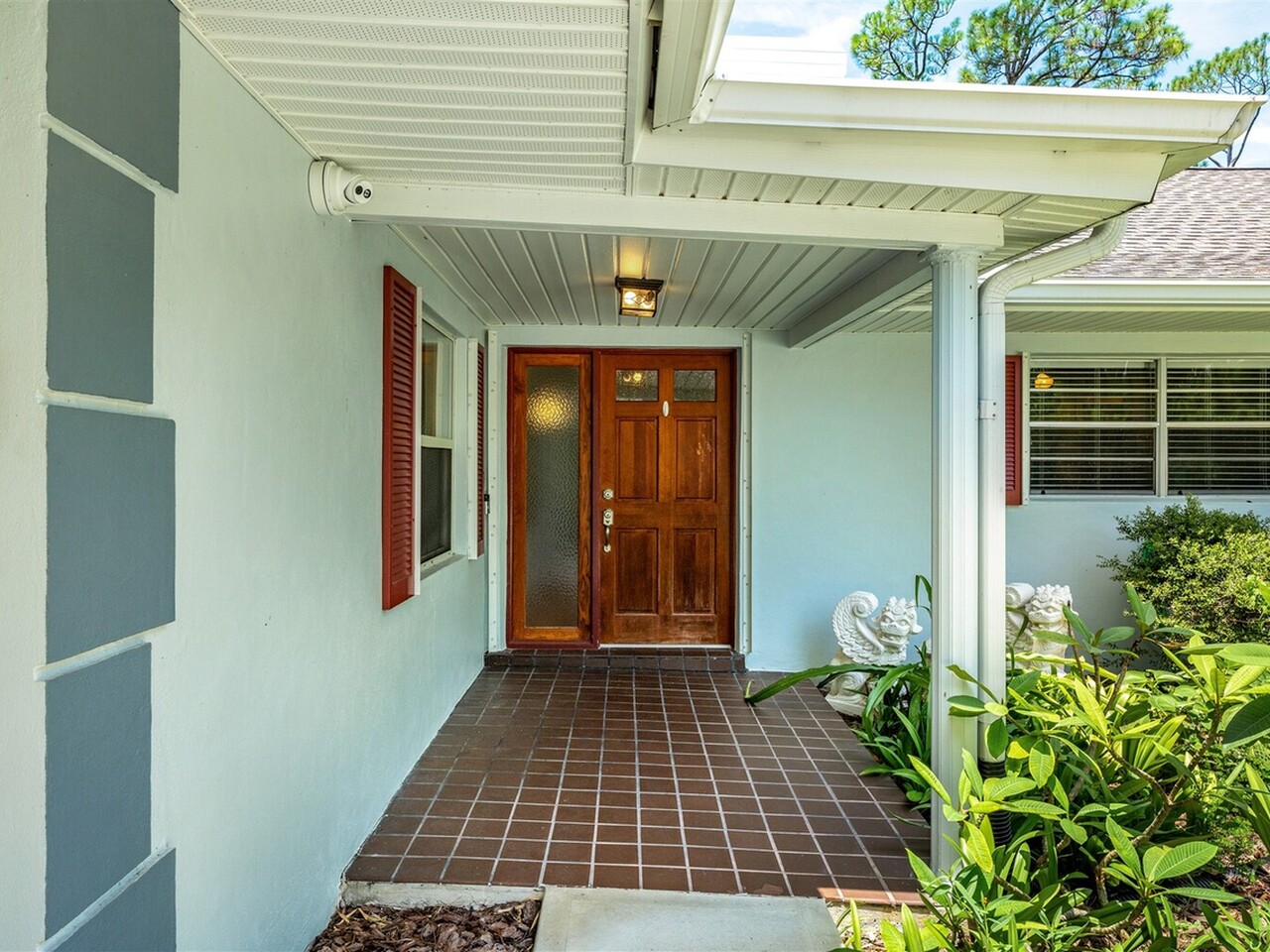 600 Fernwood Dr.