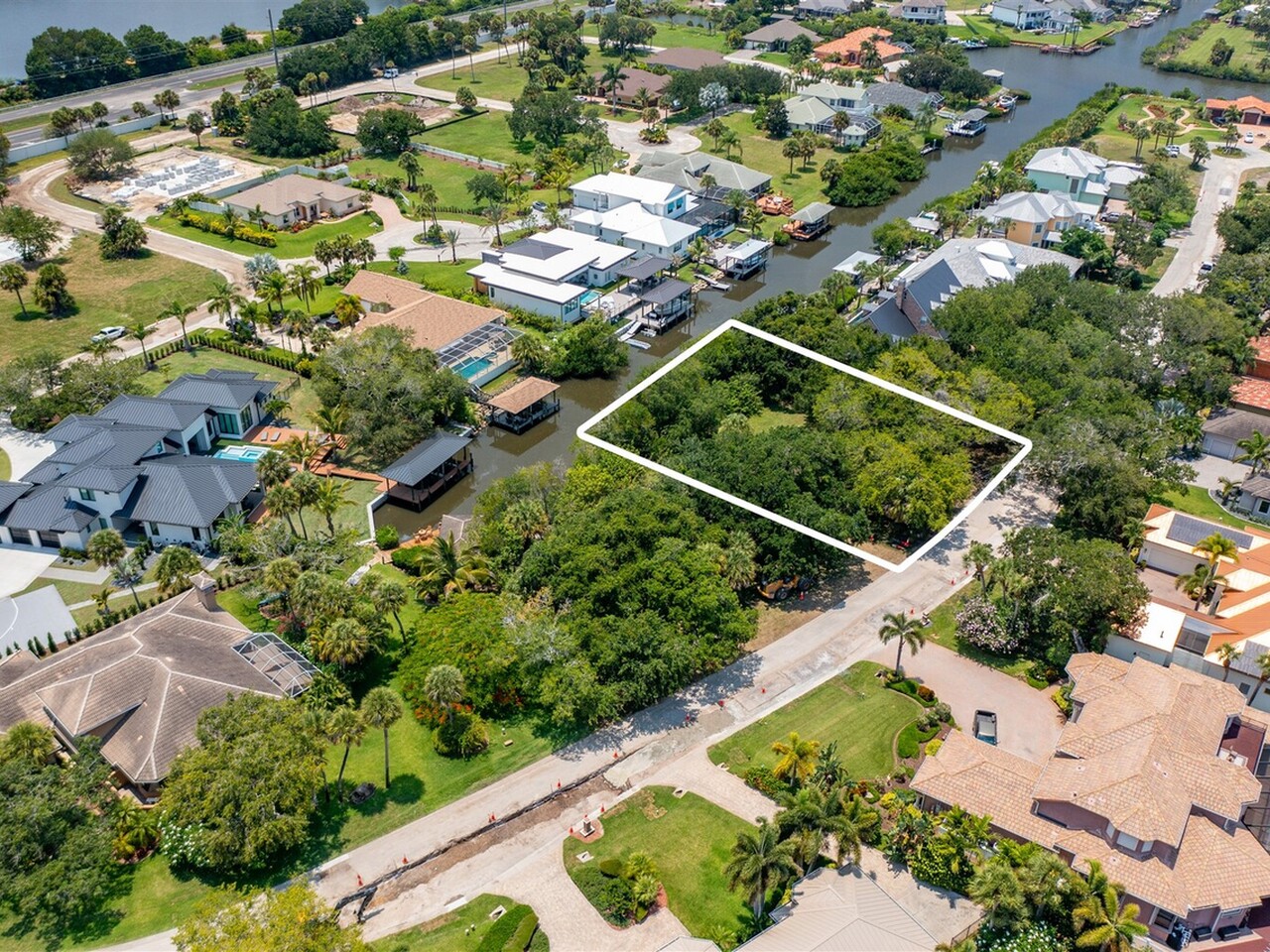 6326 Spinaker Dr