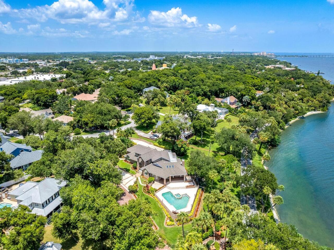 8 River Ridge Dr