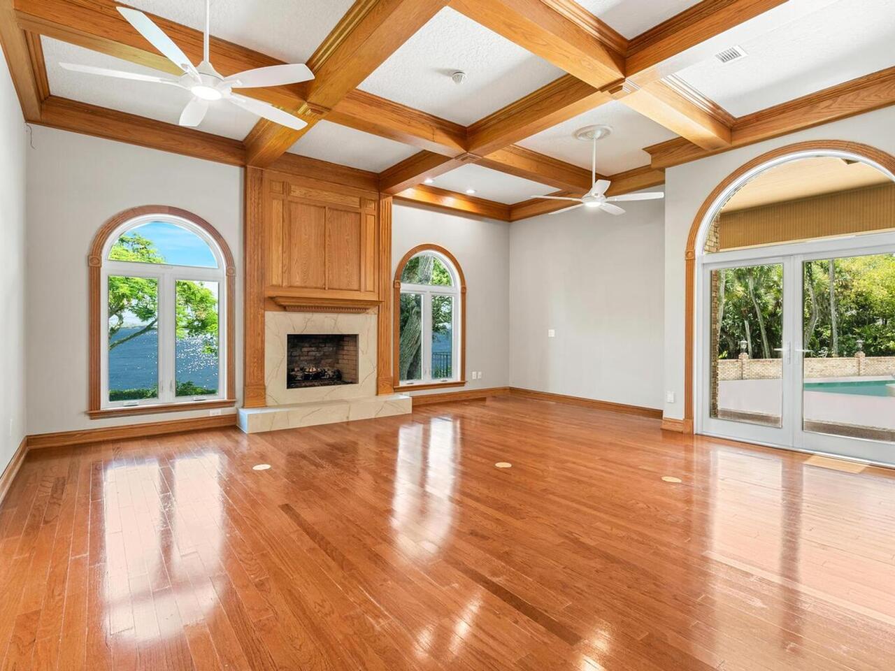 8 River Ridge Dr