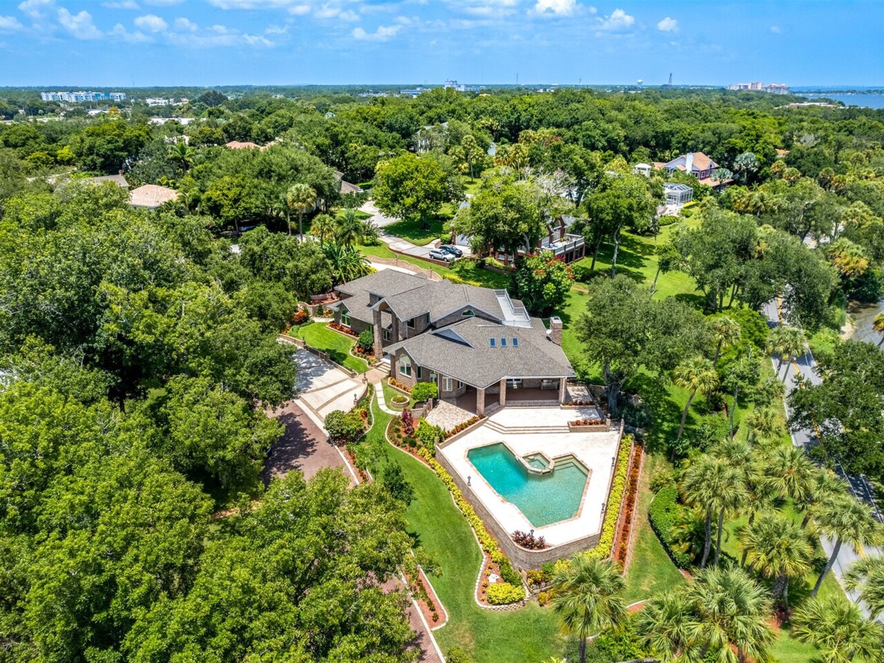 8 River Ridge Dr