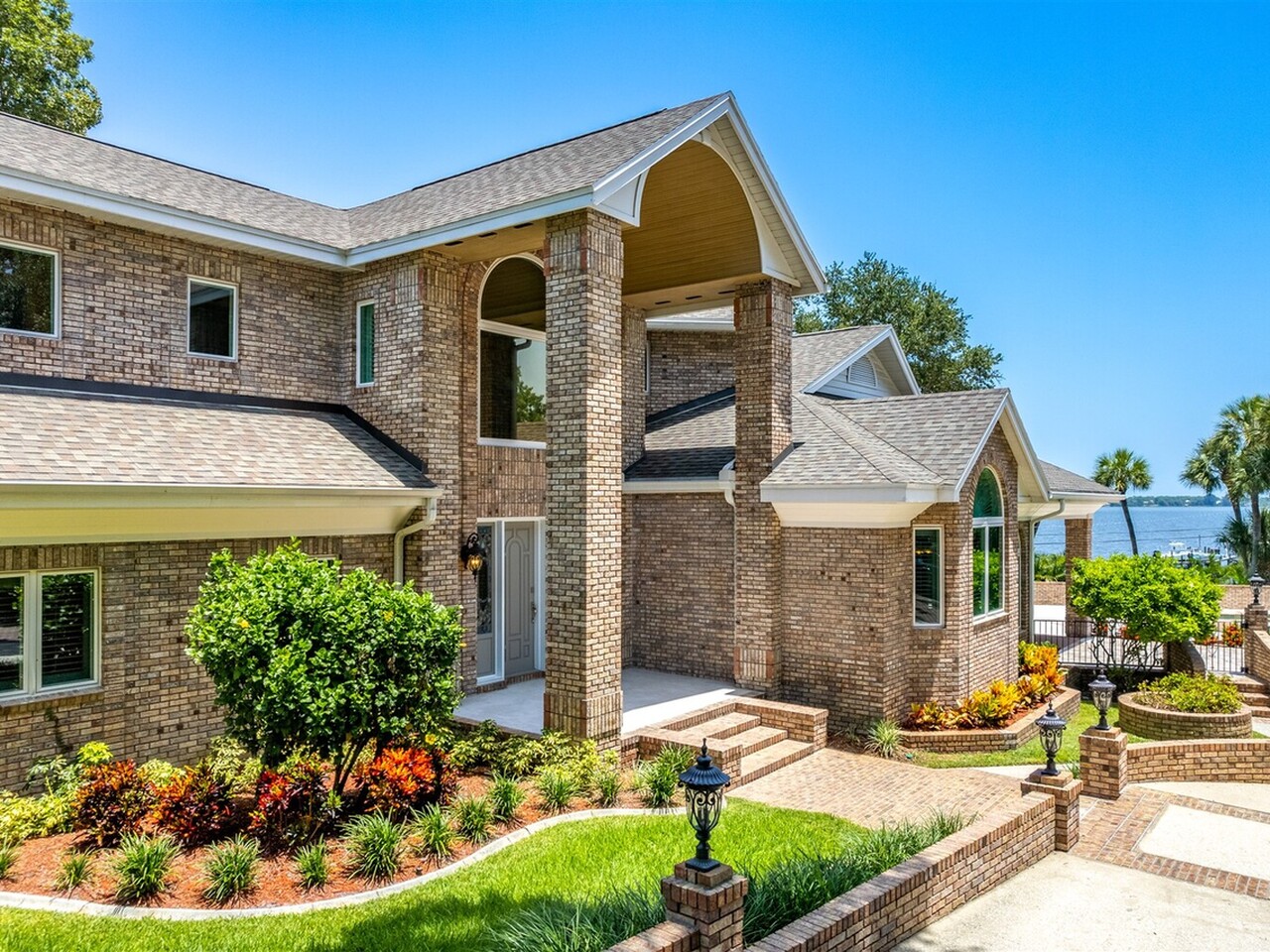 8 River Ridge Dr