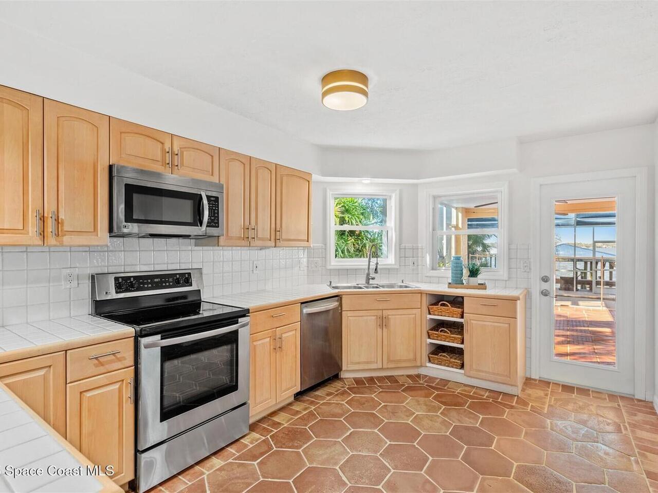 801 Grandview Dr.