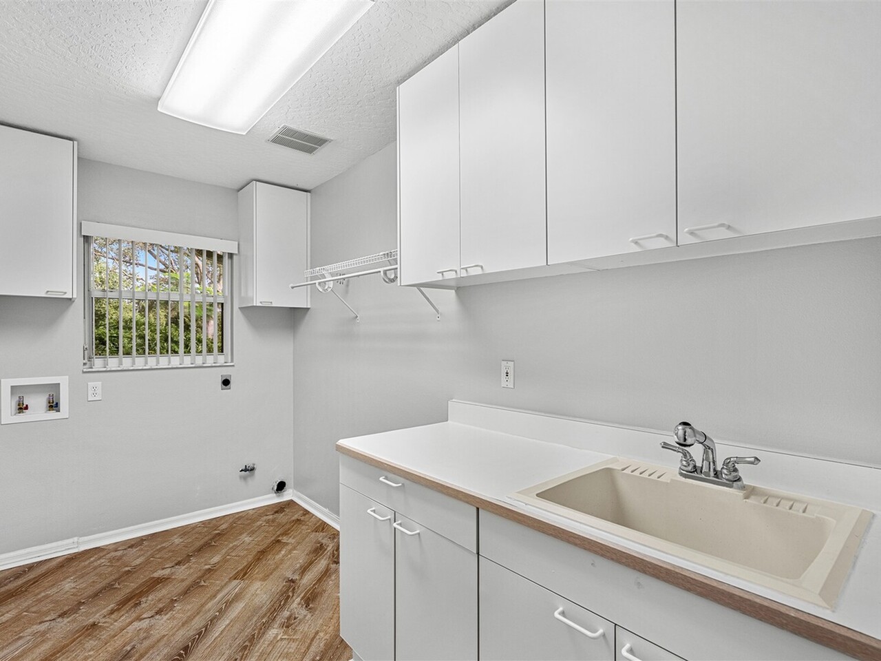 822 Oakwood Drive