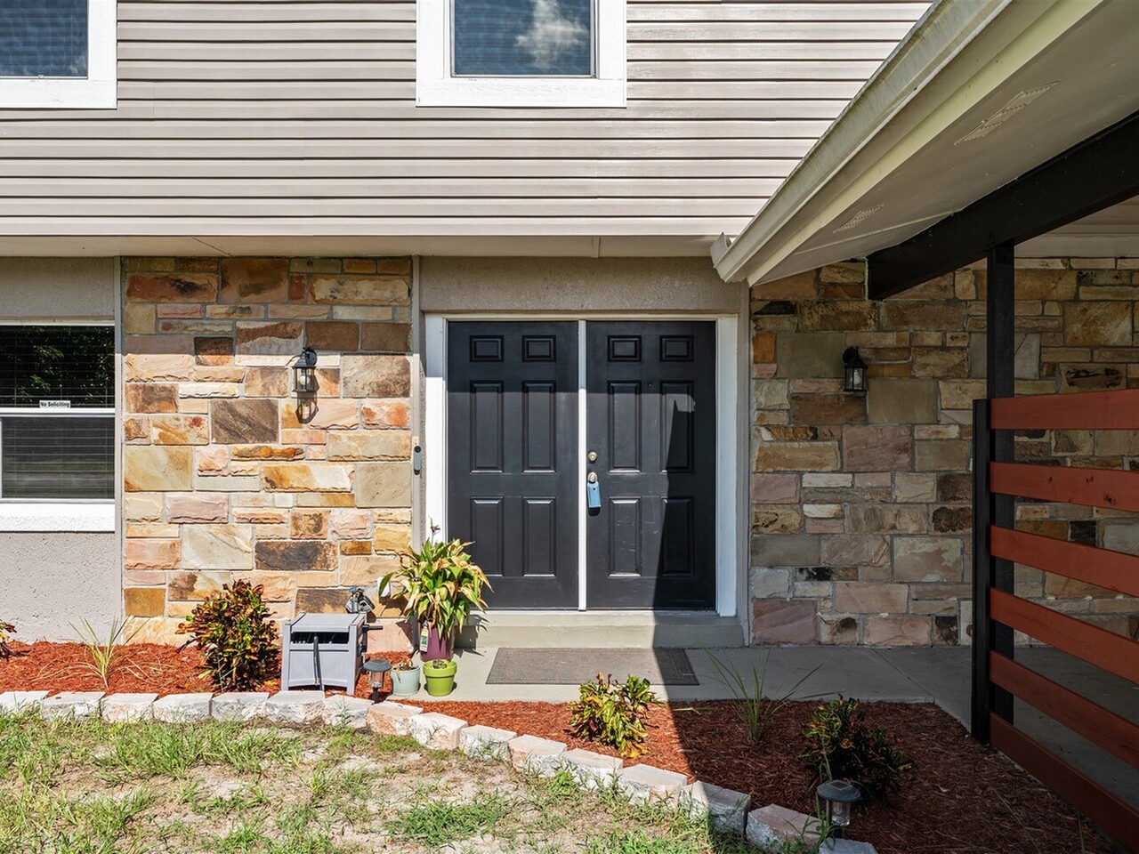 940 Bowing Lane