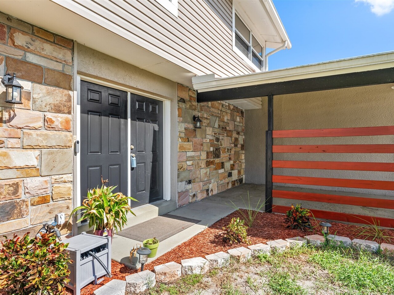 940 Bowing Lane