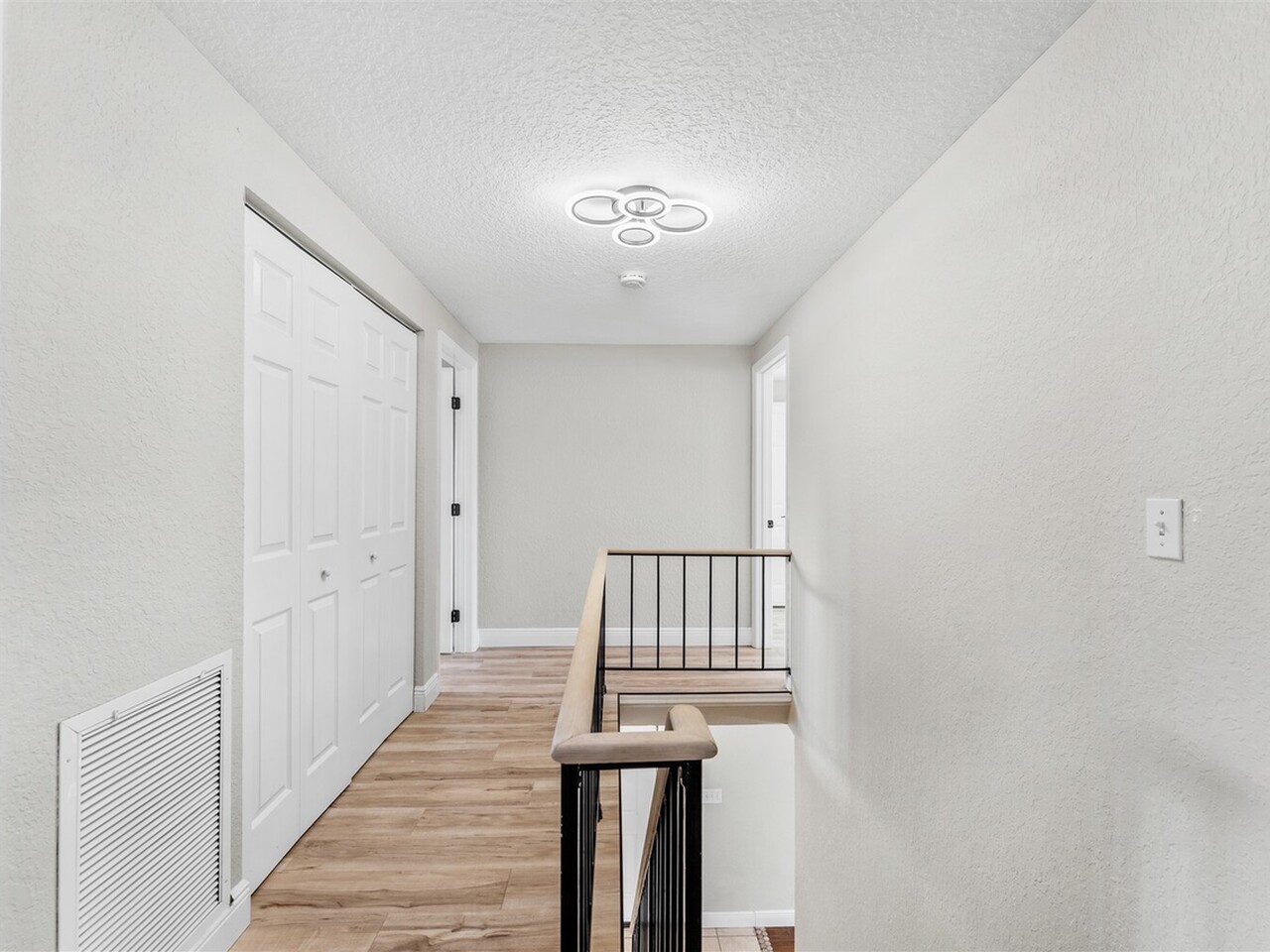 940 Bowing Lane