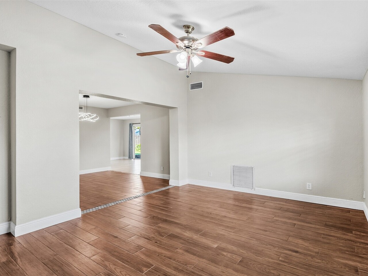 940 Bowing Lane