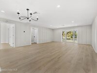 517 N River Oaks Drive